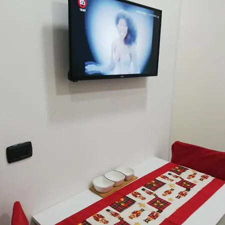 Casetta Soriano - Piazza Dante 아파트 *